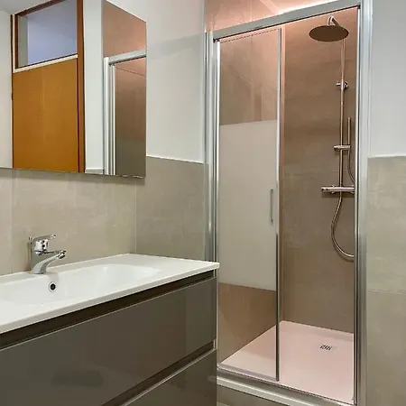 Condominio Centrale 219 아파트 *